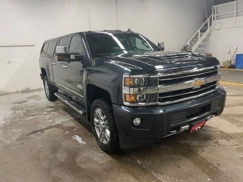 Used 2019 Chevrolet Silverado 2500 High Country w/ Duramax Plus Package image 3