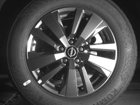 Used 2025 Toyota Corolla LE FWD image 14