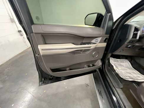 Used 2021 Ford Expedition XLT image 23