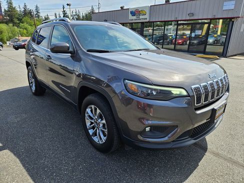 Used 2019 Jeep Cherokee Latitude Plus AWD/4WD image 3