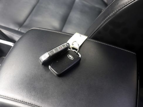 Used 2020 Kia Telluride S AWD/4WD image 28