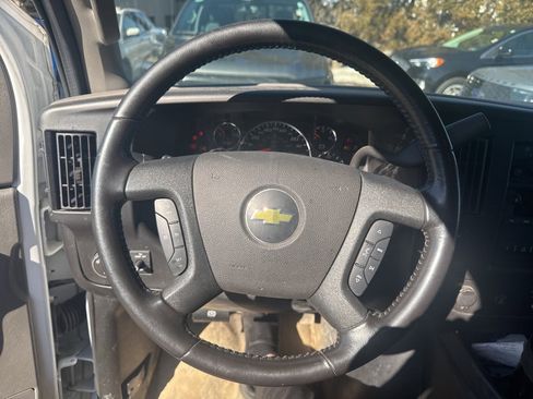 Used 2022 Chevrolet Express 2500 w/ Driver Convenience Package image 9