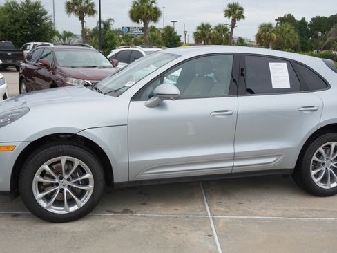 Used 2025 Porsche Macan AWD/4WD image 5