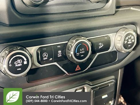 Used 2018 Jeep Wrangler Unlimited Sport S AWD/4WD image 9