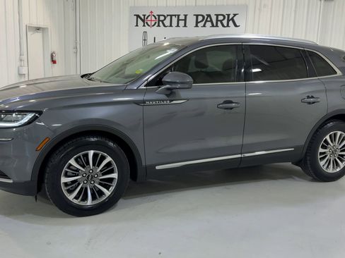 Used 2022 Lincoln Nautilus FWD w/ Premium Package image 6