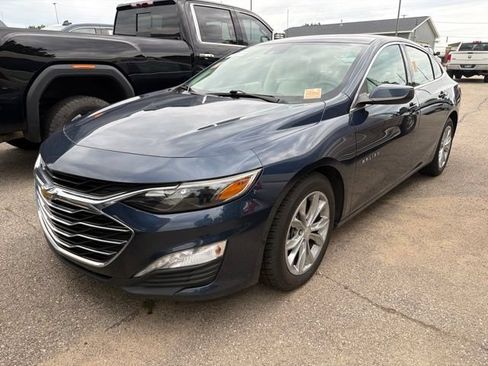 Used 2022 Chevrolet Malibu LT w/ Leather Package FWD image 2