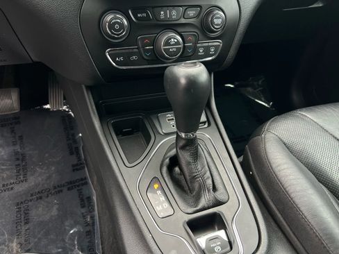 Used 2021 Jeep Cherokee Latitude Lux w/ Sun & Sound Group image 20