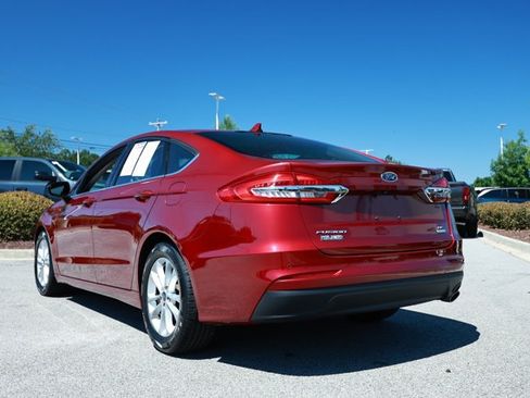 Used 2019 Ford Fusion SE FWD image 8