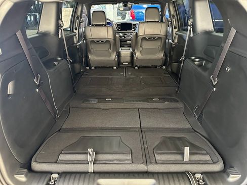 New 2026 Chrysler Pacifica Select image 42