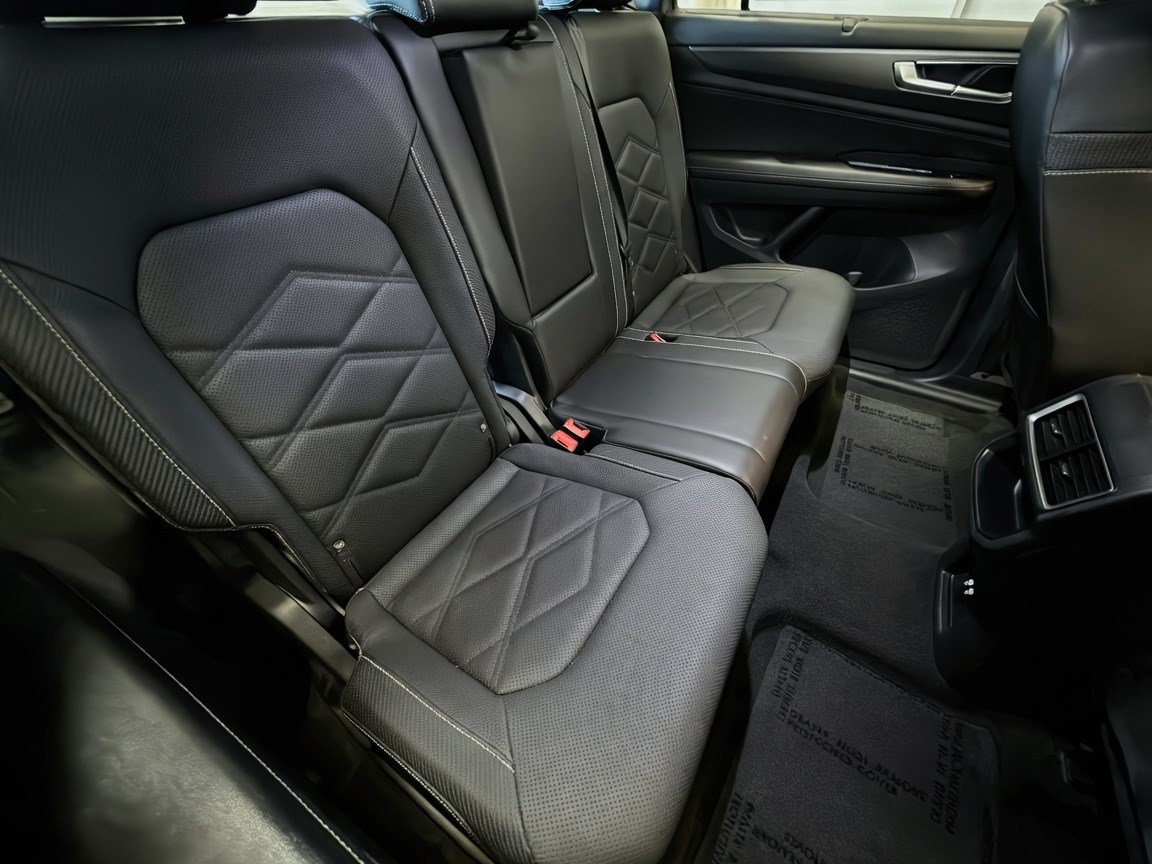 Used 2025 Volkswagen Atlas Cross Sport SE FWD image 13