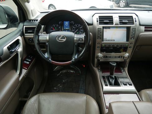 Used 2018 Lexus GX 460 image 12