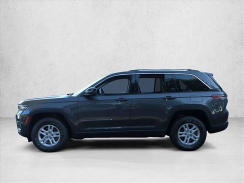 Used 2023 Jeep Grand Cherokee Laredo RWD image 9