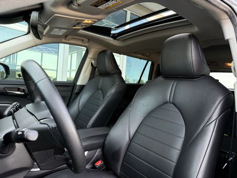Used 2023 Toyota Highlander XLE image 19