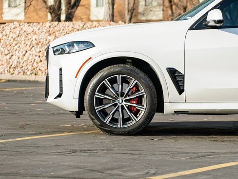 Used 2024 BMW X5 xDrive40i w/ M Sport Package image 8