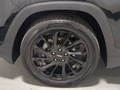 Used 2023 GMC Terrain SLE w/ Driver Convenience Package image 14