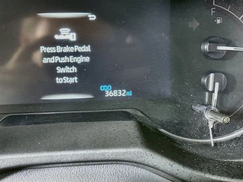 Used 2025 Toyota RAV4 XLE FWD image 19