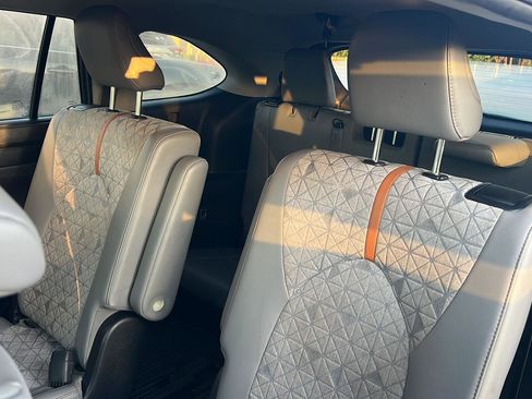 Used 2022 Toyota Highlander Bronze Edition FWD image 32