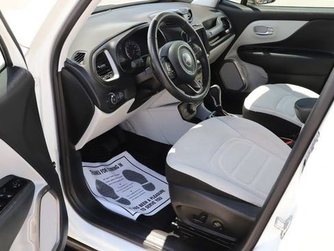 Used 2022 Jeep Renegade Latitude w/ Convenience Group AWD/4WD image 11