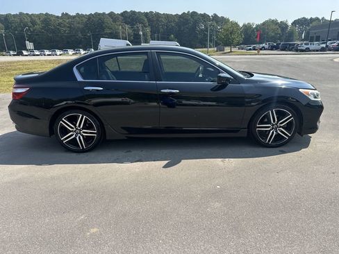 Used 2017 Honda Accord Sport image 2