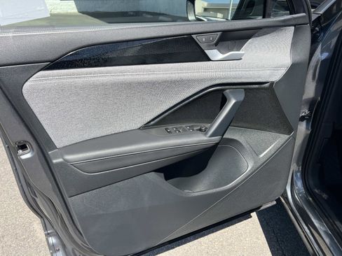 Used 2025 Volkswagen Tiguan S FWD image 6