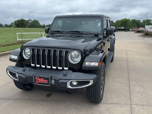 Used 2021 Jeep Gladiator Overland w/ Popular Equipment Package AWD/4WD image 4