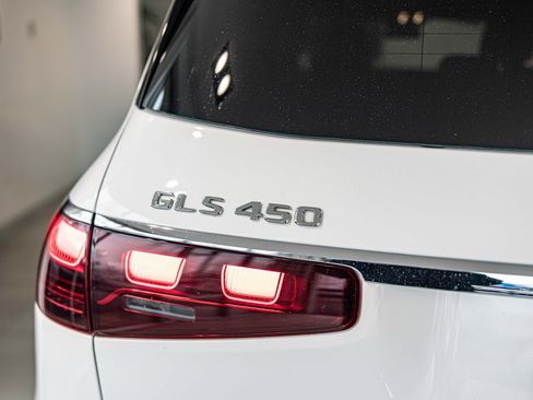 Used 2025 Mercedes-Benz GLS 450 4MATIC image 15