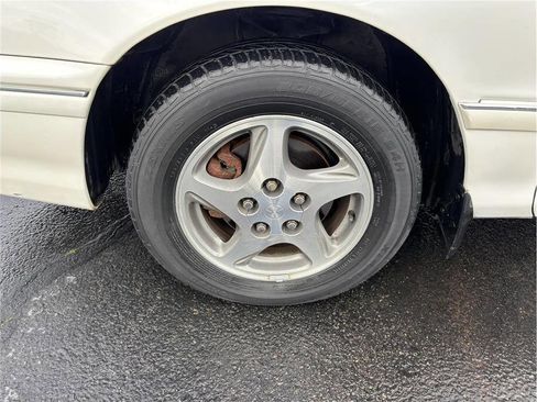 Used 1999 Toyota Avalon XLS image 18