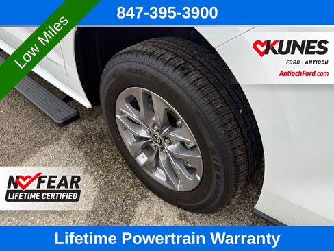 Used 2025 Toyota Sienna LE image 9