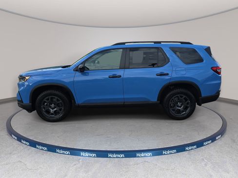 Used 2025 Honda Pilot TrailSport image 9