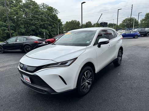 Certified 2023 Toyota Venza LE AWD/4WD image 2
