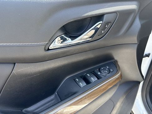 Used 2023 GMC Acadia SLE FWD image 12