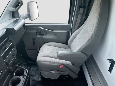 Used 2019 Chevrolet Express 3500 w/ Chrome Appearance Package image 22