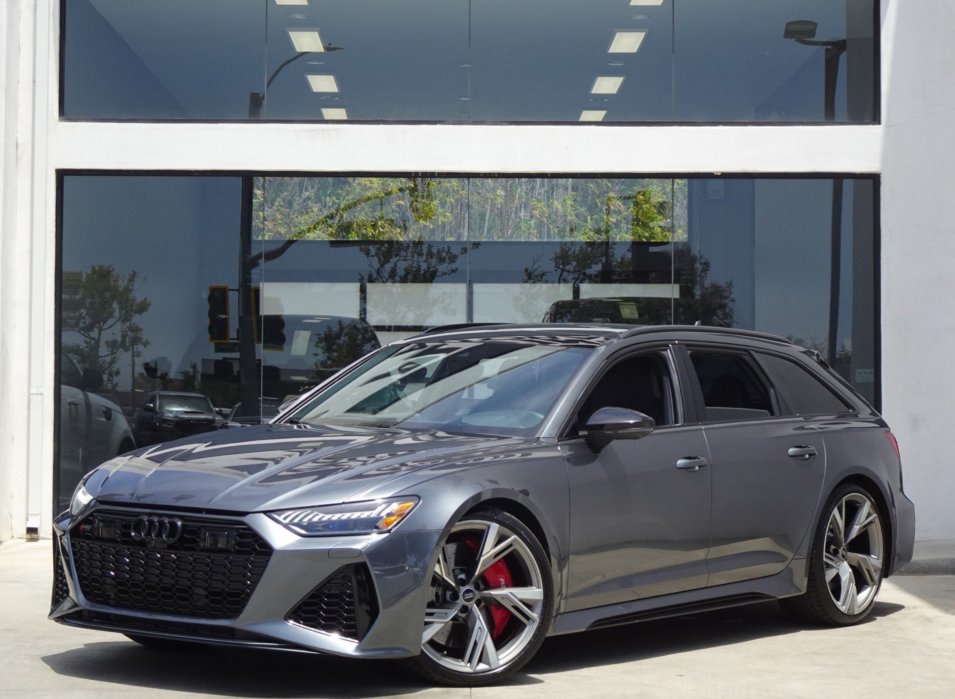 Used 2021 Audi RS 6 w/ Executive Package AWD/4WD image 3