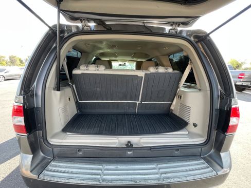 Used 2014 Lincoln Navigator 2WD image 23