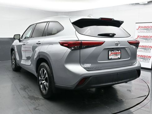 Used 2022 Toyota Highlander XLE image 6