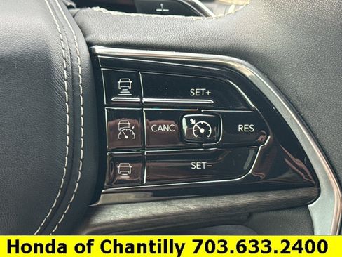 Used 2024 Jeep Grand Cherokee L Overland w/ Luxury Tech Group IV AWD/4WD image 12