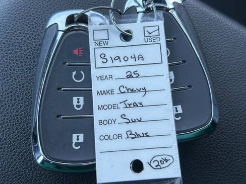 Used 2025 Chevrolet Trax RS w/ Sunroof Package image 35