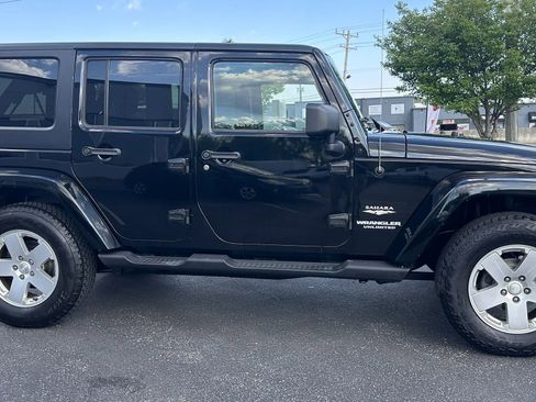 Used 2011 Jeep Wrangler Unlimited Sahara AWD/4WD image 4