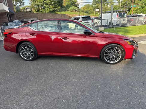 Used 2024 Nissan Altima 2.0 SR FWD image 3