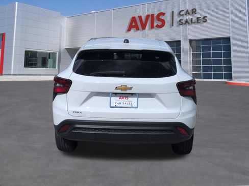 Used 2025 Chevrolet Trax LS FWD image 7