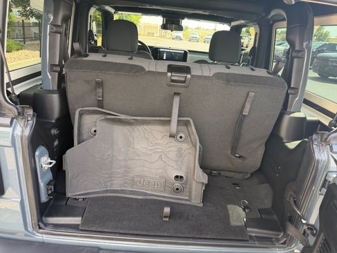 Used 2025 Jeep Wrangler Sport AWD/4WD image 34