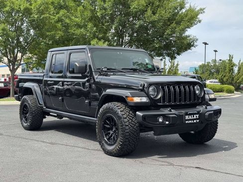 Used 2024 Jeep Gladiator Sport AWD/4WD image 2