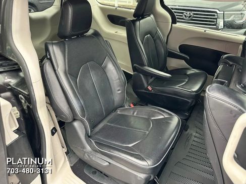Used 2018 Chrysler Pacifica Limited w/ Advanced Safetytec Group image 16