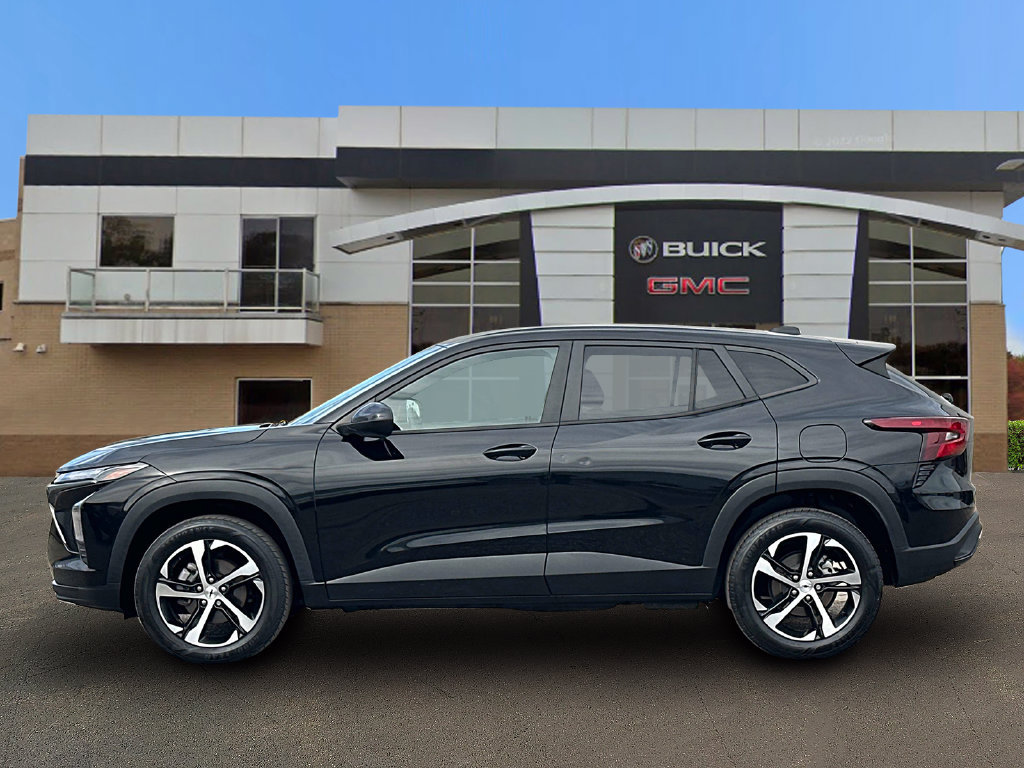 Used 2024 Chevrolet Trax RS FWD image 2