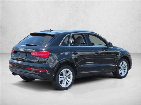 Used 2017 Audi Q3 2.0T Premium Plus w/ Premium Plus Package FWD image 5