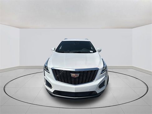 New 2025 Cadillac XT5 Luxury image 2