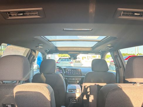 New 2026 Chevrolet Traverse LT w/ Sun and Wheel Package FWD image 32