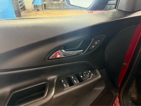 Used 2018 Chevrolet Equinox LT image 7