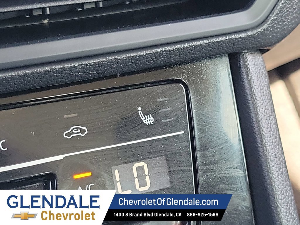 Used 2025 Volkswagen Jetta SE FWD image 21