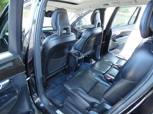 Used 2018 Volvo XC90 T6 Momentum w/ Convenience Package image 24